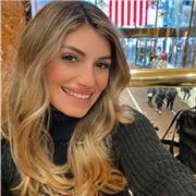 Insegnante di inglese madrelingua e traduttrice professionista dal 2016 di inglese e tedesco per corsi individuali o di gruppo. Preparazione certificazioni Cambridge / corsi aziendali / aiuto compiti (In possesso del CELTA - certificazione Cambridge dell’